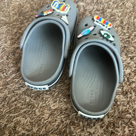 Size 10 gray croc with jibbitz - Picture 2 of 3